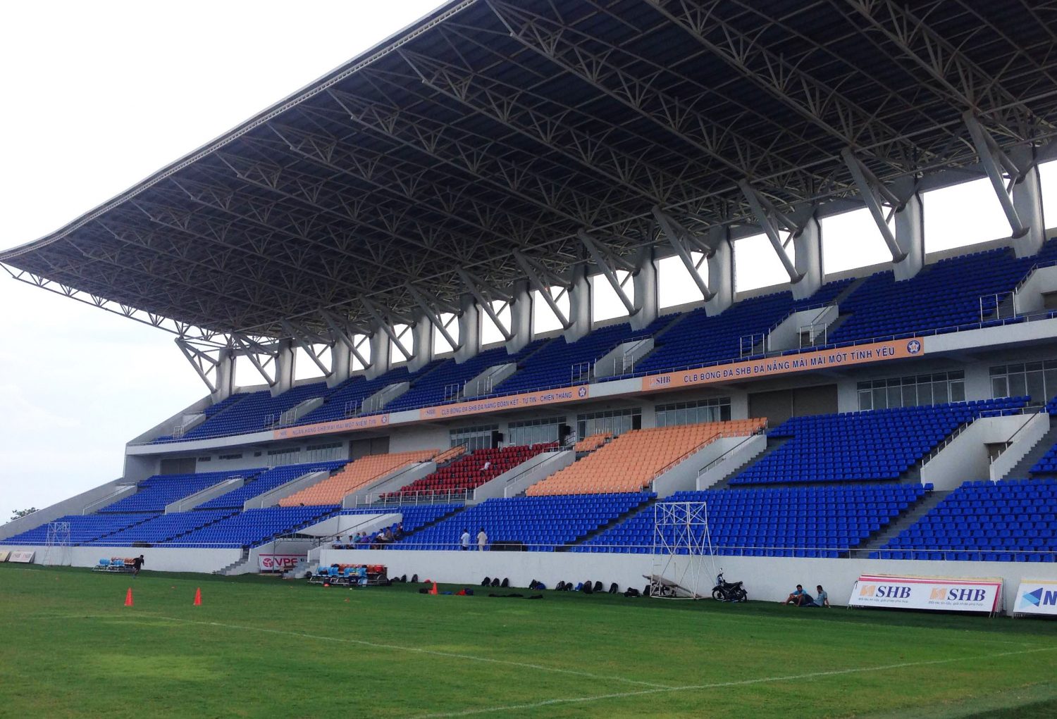 Nội thất Hòa Phát tự hào là nhà cung cấp trang thiết bị cho các sân vận động lớn tại Việt Nam